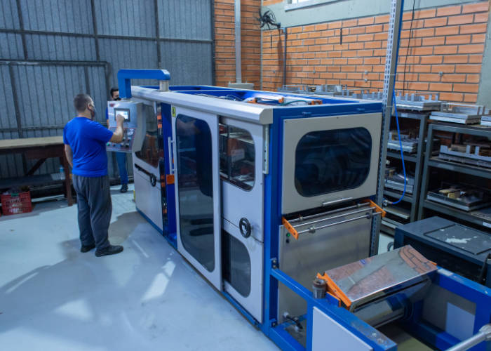 operador de vacuum forming plastibras